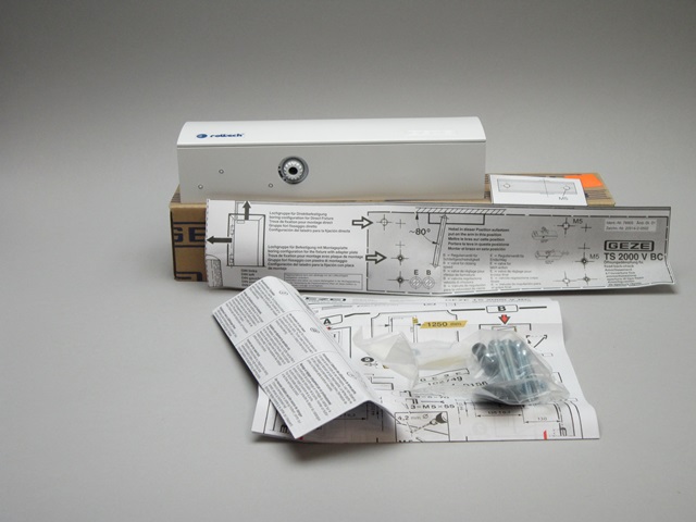 TS 2000 V - BC , bílá RAL9016,dveřní zavírač