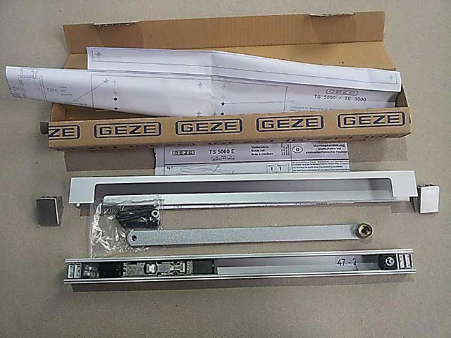 Kluzná lišta E vč.elektromech.spoušteče,30mm TS5000/3000 , stříbrn