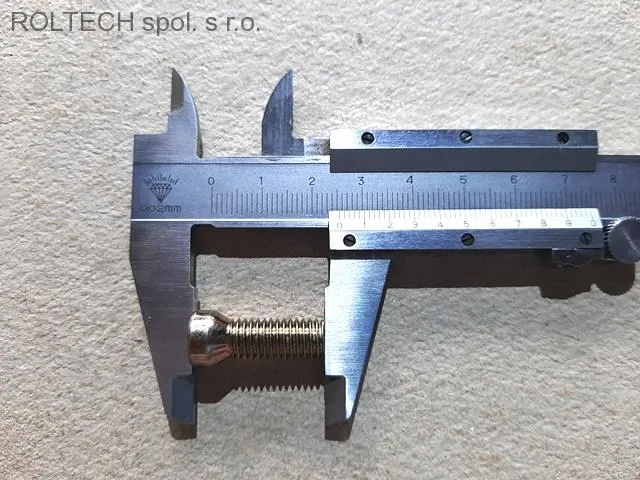 Připevňovací šroub M 8 x 22 mm - pozink